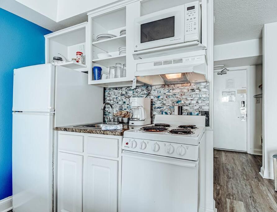 Ocean Front Comfy Condo W/Kitchen, Sleeps 4, Snowbird Paradise شاطئ ميرتل المظهر الخارجي الصورة